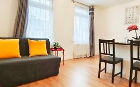Iris Apartment In Wembley